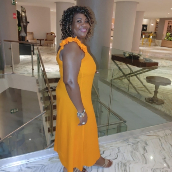 Meet your Posher, Denise!! 💕Fifi_ sunshine!!!!💗 - Picture 2 of 8